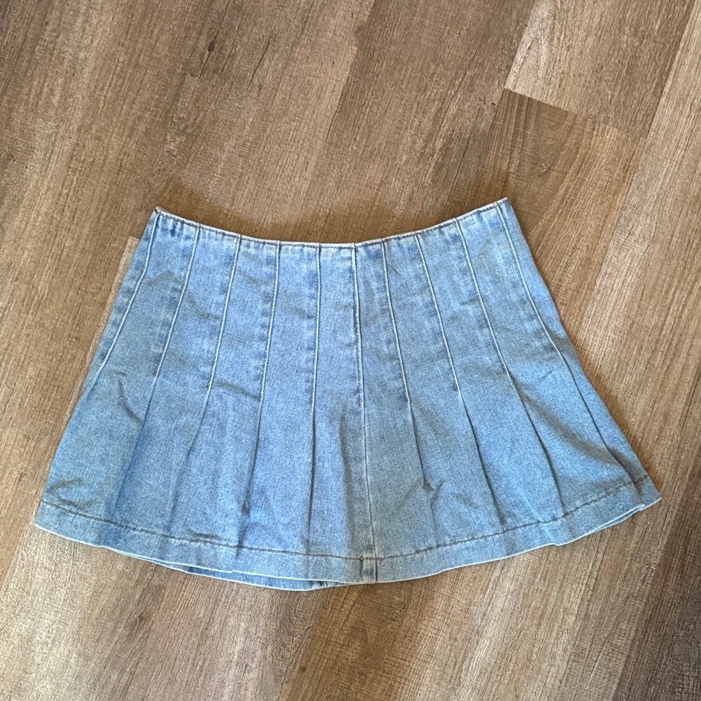 Sincerly Jules Light Wash Pleated Mini Skirt